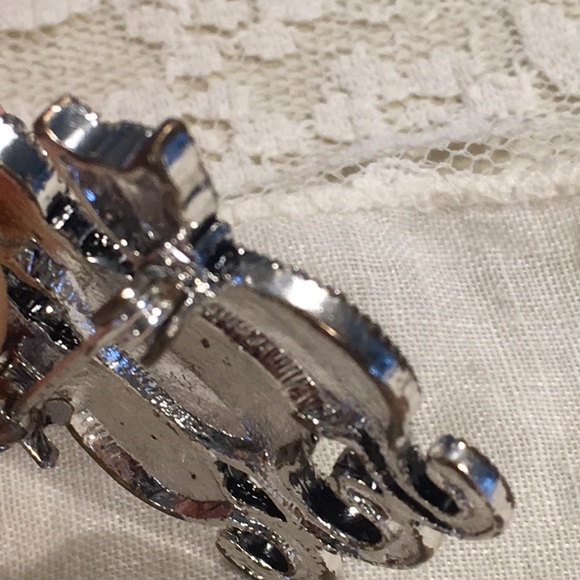 Cat Backs Trio Marquisate Brooch - Picture 8 of 9